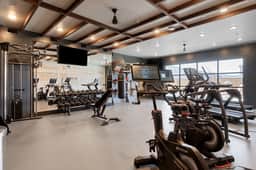 Sky-High Comfort 1BR | Gym| Pool | Pet Friendly - Image 4