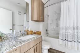 Downtown Modern Bungalow - Image 4