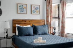 The Oak | King Bed & HUGE Backyard - Image 2