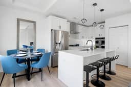 Modern Townhome - Rooftop & Backyard Garage - Image 2