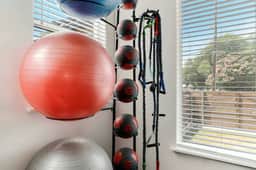 The Library - Comfy Studio Gym & Pet Friendly - Image 5