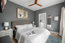 Urban Comfort - King Bed Rooftop & Backyard - Image 4