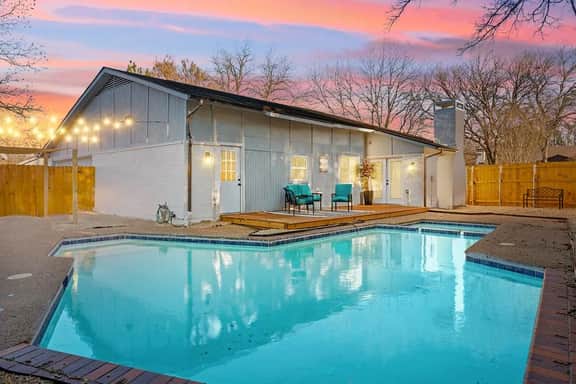 Haven House | King Bed & Backyard + Pool - Image 5