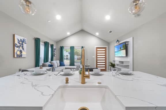 Emerald Indigo House | Pet Friendly - Image 3