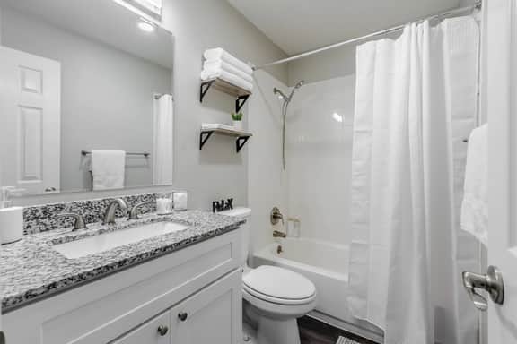 NEW! Urban Comfort | KING Bed Centrally Located - Image 4