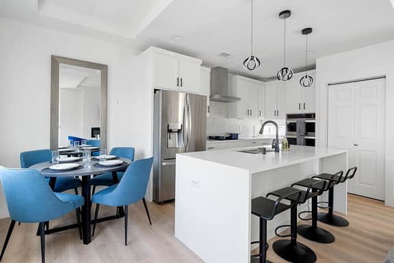 Modern Townhome - Rooftop & Backyard Garage - Image 2