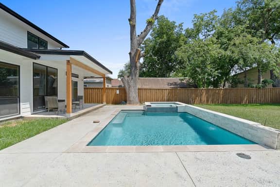 Heated Pool Urban Retreat near Downtown Dallas - Image 2