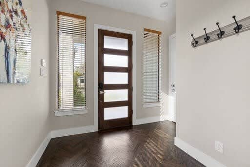 Spacious 5 Bedroom Dallas Home for Families - Image 5