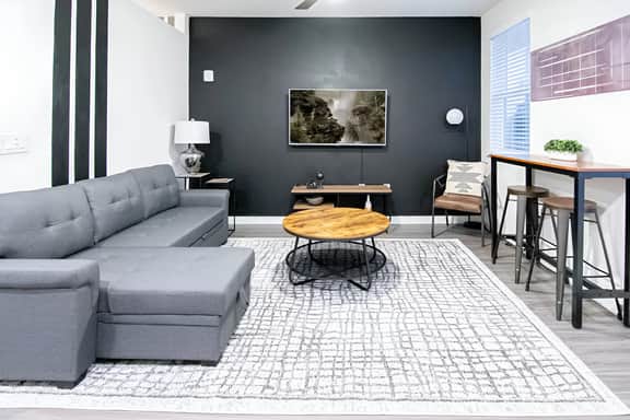 The Library - Comfy Studio Gym & Pet Friendly - Image 2