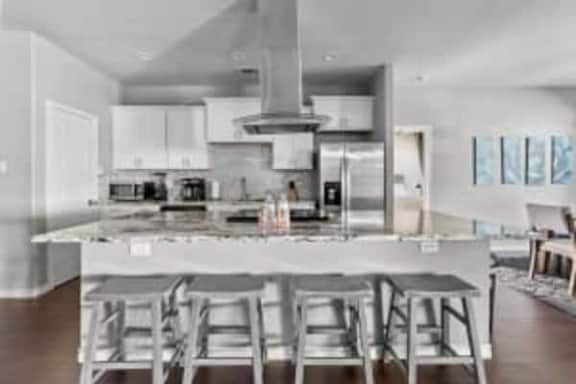Large 3BD 2BR Lower Bishop Arts Near Downtown Dallas - Image 2