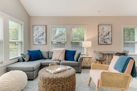 Luxury Townhome | Pet Friendly - Image 1