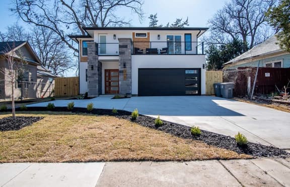 Heated Pool Urban Retreat near Downtown Dallas - Image 1