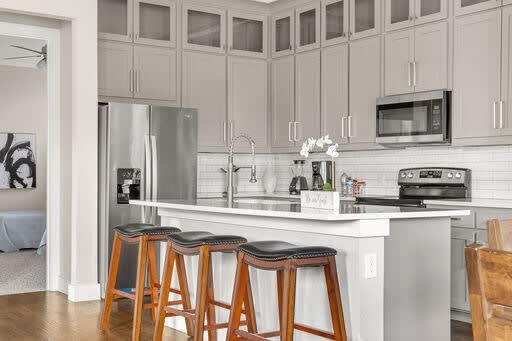 Spacious 5 Bedroom Dallas Home for Families - Image 1