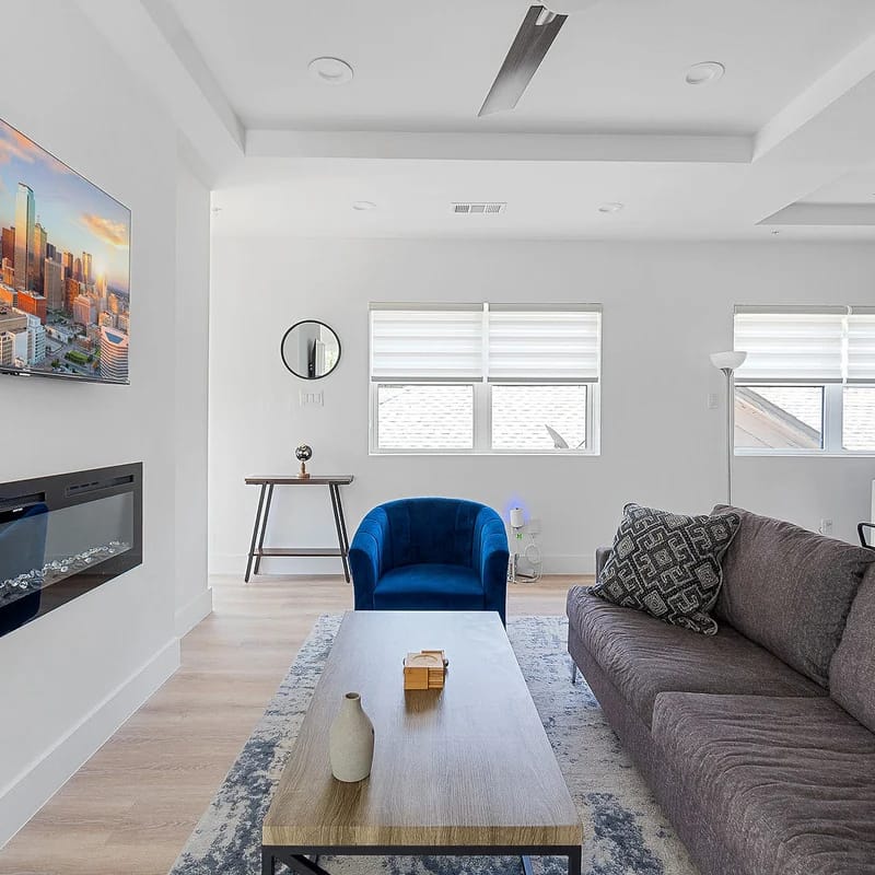 Modern Townhome - Rooftop &  Backyard Garage
